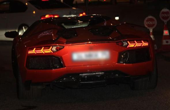 Servet değerindeki Lamborghini artık düğün arabası! - Resim: 4
