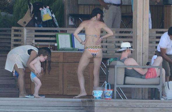 Hande Ataizi oğlu Leon'u zor ikna etti - Resim: 3