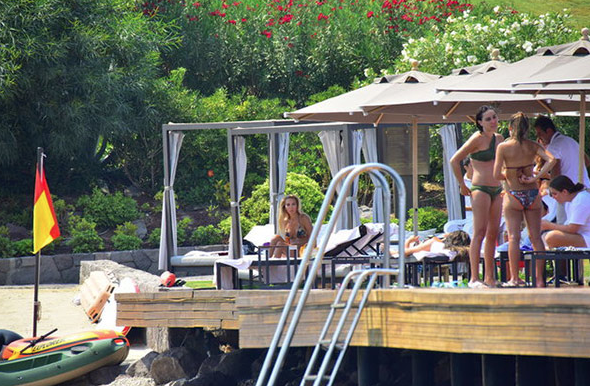 Işıl Reçber sezonu açtı tüm bakışları üzerinde topladı! - Resim: 1