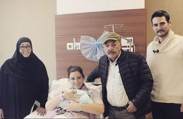 Ferdi Tayfur'un kızı Tuğçe Tayfur mahkemeye başvurdu! İkinci eşi Taner Şafak ile boşanıyor - Resim: 4