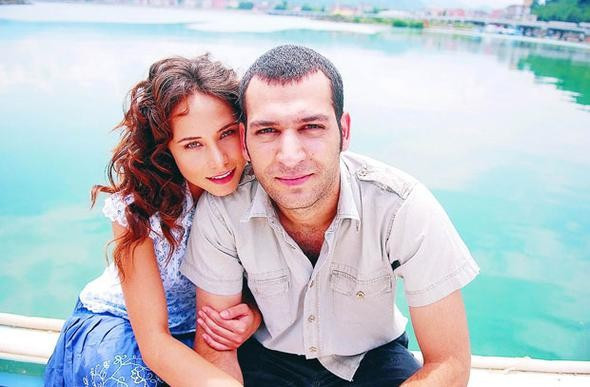Tuba Büyüküstün kalbini dizi setinde bıraktı büyük aşk ! - Resim: 4