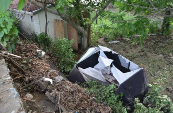 Felaket ünlü şarkıcıya da vurdu! Zarar büyük - Resim: 3
