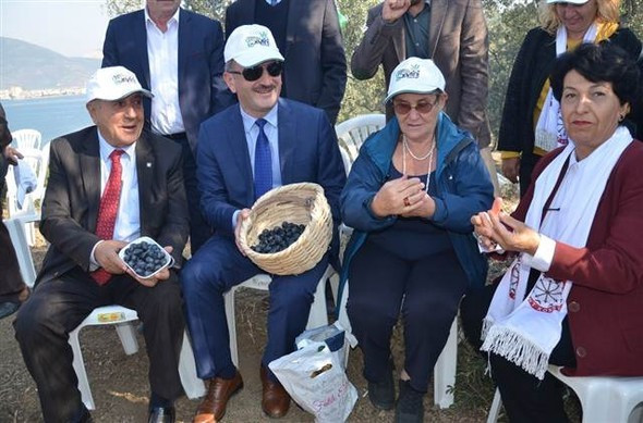 Canan Karatay zeytinyağını bir dikişte içti! - Resim: 1