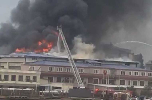 İstanbul'da büyük fabrika yangını! Müdahale ediliyor... - Resim: 3