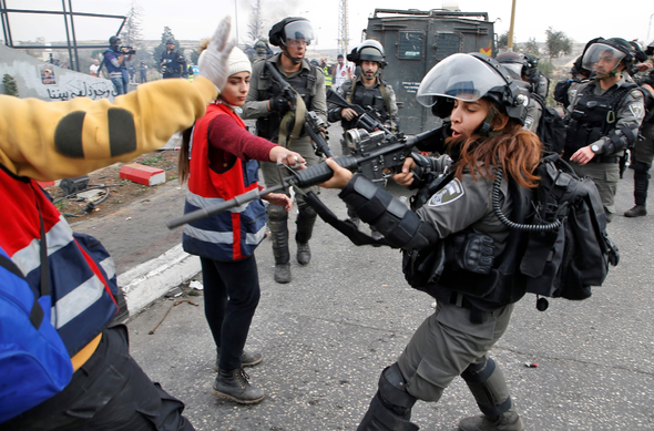 BM tokadı İsrail'i kudurttu! Cuma namazına saldırdılar... - Resim: 3