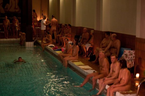 Çıplaklarla stand-up yaptı - Resim: 2