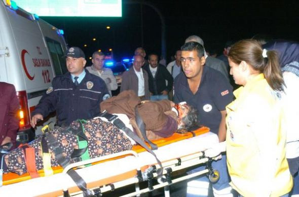 Korkunç kazada yolcular tarlalara saçıldı! - Resim: 3