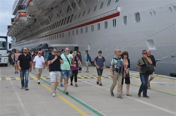 4 bin yolculu dev gemi Kuşadası'na geldi - Resim: 3
