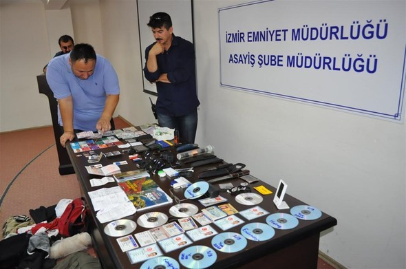 İşte Atalay Filiz'in çantasından çıkanlar! Detaya dikkat - Resim: 4