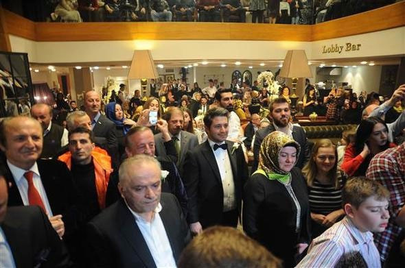 Ali Ağaoğlu'nun kızı 2. kez evlendi gelinliğine bakın! - Resim: 3