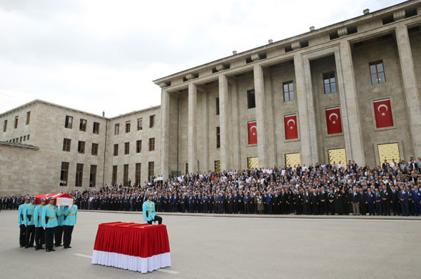 AK Partili vekil için TBMM'de cenaze töreni - Resim: 1