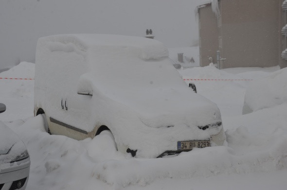 Uludağ'da şoke eden görüntüler! Otomobiller kayboldu - Resim: 4