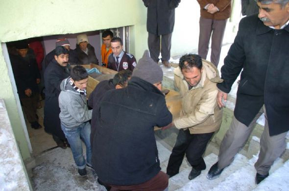 İran askerleri Türk çocukları öldürdü - Resim: 2