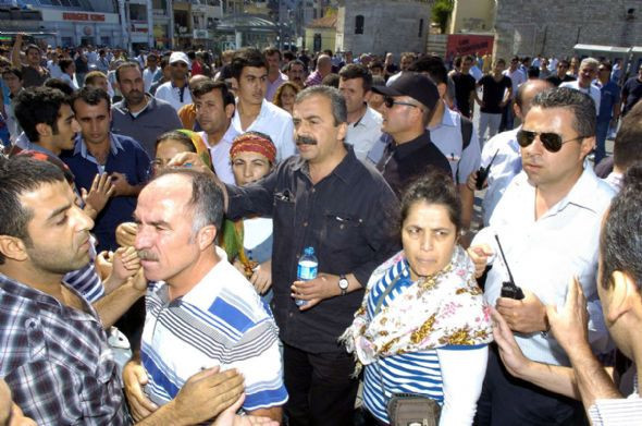 BDP'li milletvekiline biber gazı! - Resim: 4