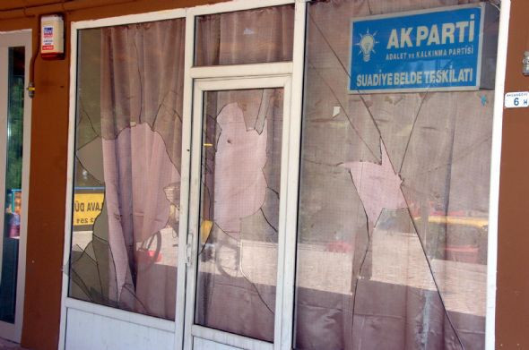 Ak Parti binasına saldırı - Resim: 4