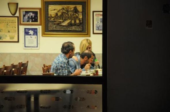 Ünlü oyuncuya çorbacıda feci dayak - Resim: 1