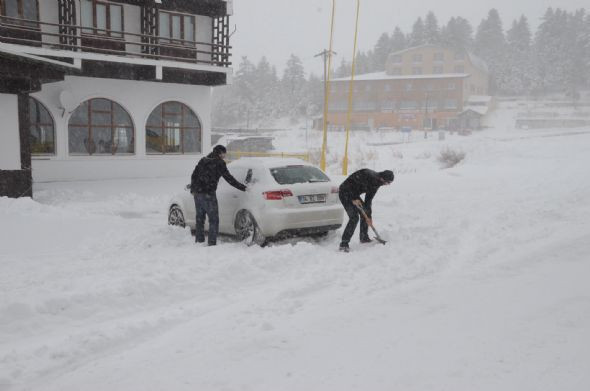 Uludağ'da kar 20  santimetreye ulaştı - Resim: 1