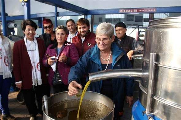 Canan Karatay zeytinyağını bir dikişte içti! - Resim: 4
