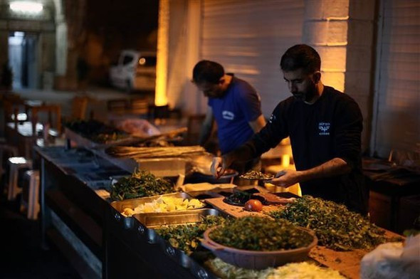 Uçakla gelip ciğer yeyip gidiyorlar - Resim: 2