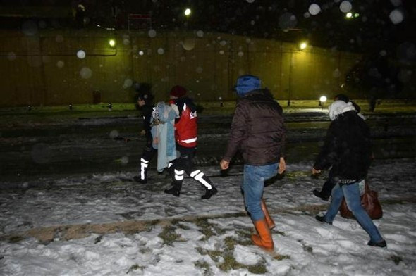 Süt kazanına düşen bebeğin yardımına asker koştu - Resim: 3