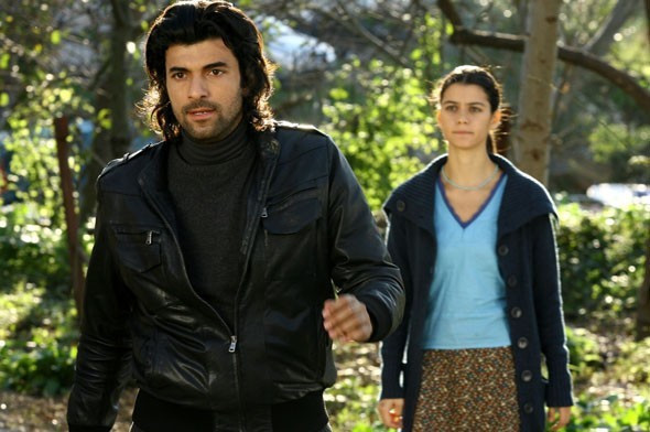 Beren Saat’ten Akyürek çıkışı: Gelirse giderim! - Resim: 1