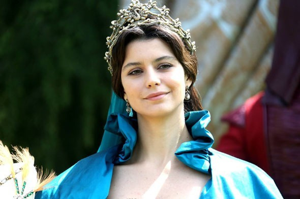 Beren Saat’ten Akyürek çıkışı: Gelirse giderim! - Resim: 2