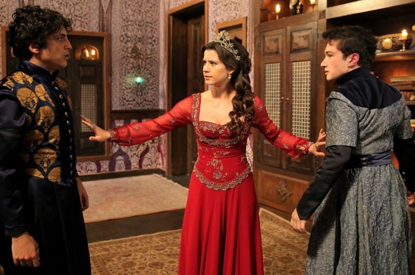 Beren Saat’ten Akyürek çıkışı: Gelirse giderim! - Resim: 3