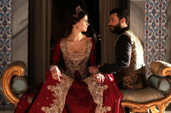 Beren Saat’ten Akyürek çıkışı: Gelirse giderim! - Resim: 4