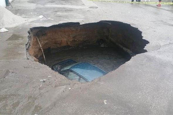 Çukura önce otomobil sonra kamyon düştü! - Resim: 2