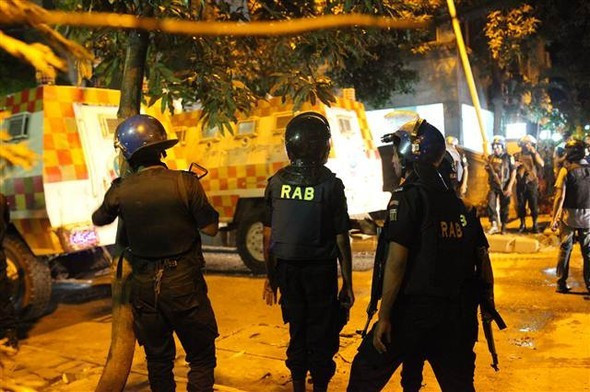 Kanlı baskın operasyon saatlerdir sürüyor! - Resim: 3