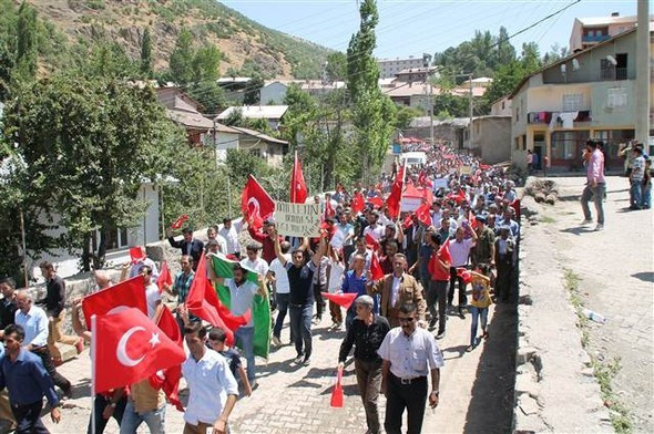 Jirki Aşireti darbeye karşı sokağa döküldü - Resim: 1