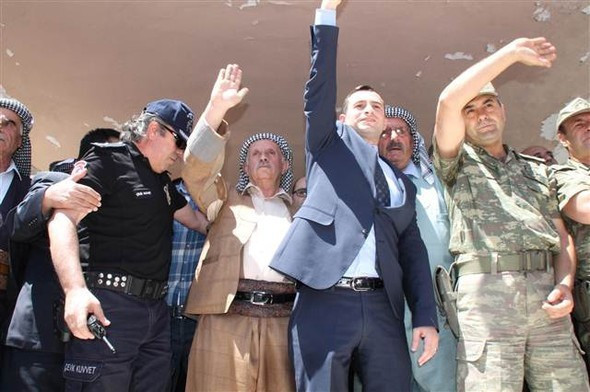 Jirki Aşireti darbeye karşı sokağa döküldü - Resim: 2