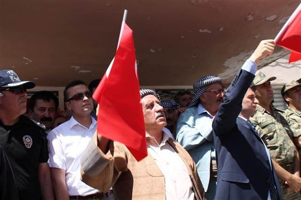 Jirki Aşireti darbeye karşı sokağa döküldü - Resim: 3