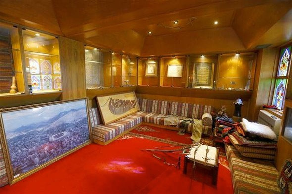 FETÖ okulunda iple açılan gizli odadan bakın neler çıktı! - Resim: 1