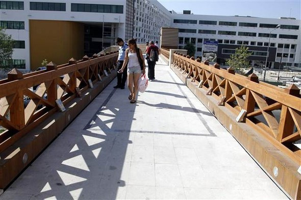 Üst geçitte FETÖ alarmı! Birer birer incelediler - Resim: 1