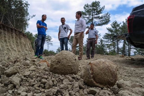 Yüzlercesi birden topraktan fışkırdı! Ne olduğunu anlamadılar ama... - Resim: 2