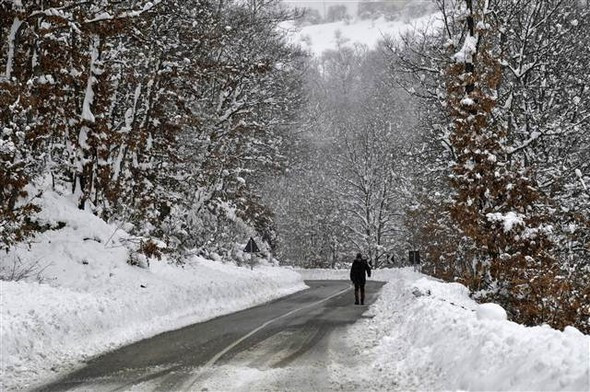İtalya'da çığ felaketinden sonra gelen ilk görüntüler - Resim: 4