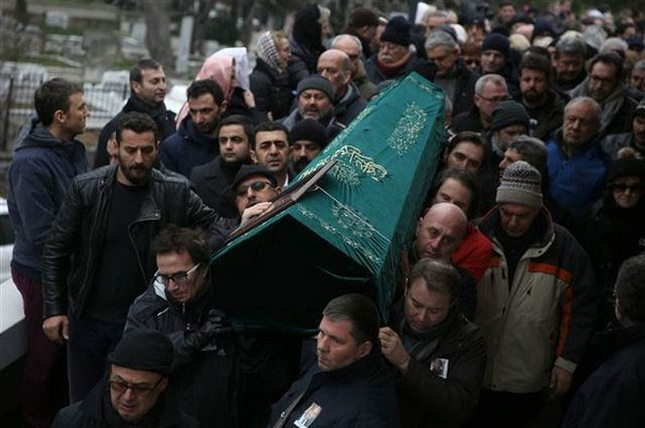 Ayberk Atilla'nın son sahnesinde gözyaşları sel oldu - Resim: 1