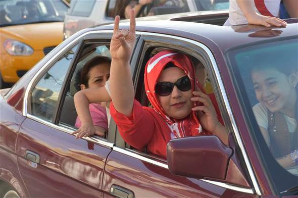  Kerkük'de Türk bayraklı sevinç gösterileri - Resim: 1