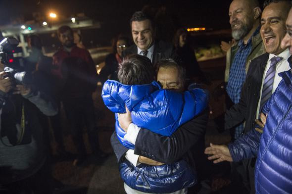 Sözcü gazetesi muhabiri tahliye edildi! Oğlu kapıda böyle karşıladı - Resim: 2