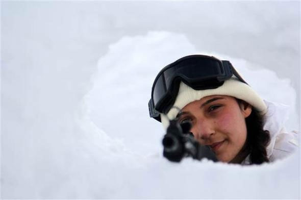 Dünyanın en zorlu eğitimi! 4 hafta karda yaşadılar! - Resim: 3