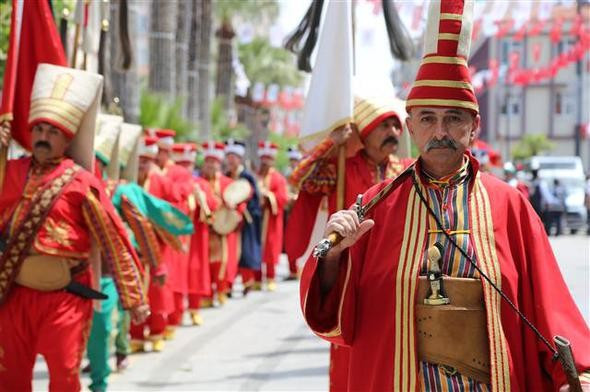 Birbirlerini ezdiler izdiham yarattılar bakın ne için - Resim: 1