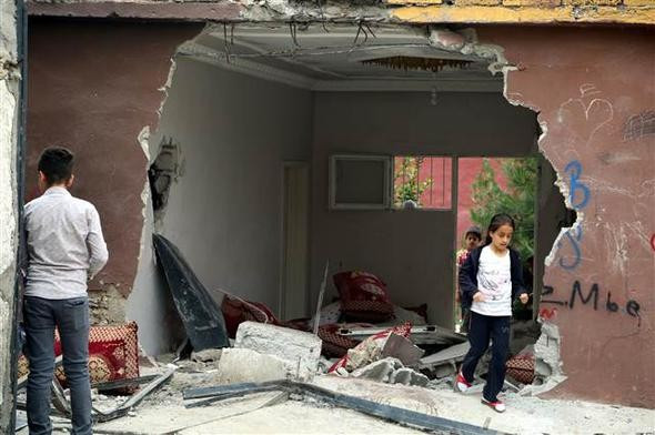 Silopi’de polis panzeri eve çarptı: 2 çocuk hayatını kaybetti - Resim: 3