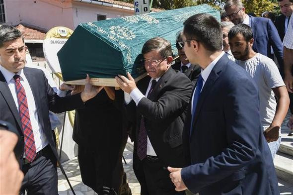 Şerif Mardin'in cenazesi Davutoğlu tabutuna omuz verdi - Resim: 2