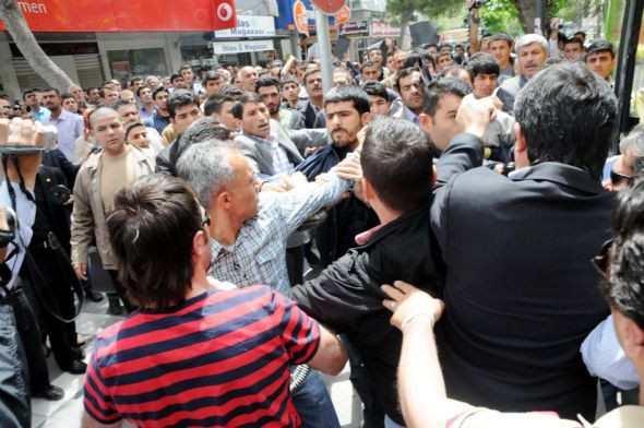 Tansiyon arttı Güneydoğu yine karıştı! - Resim: 4