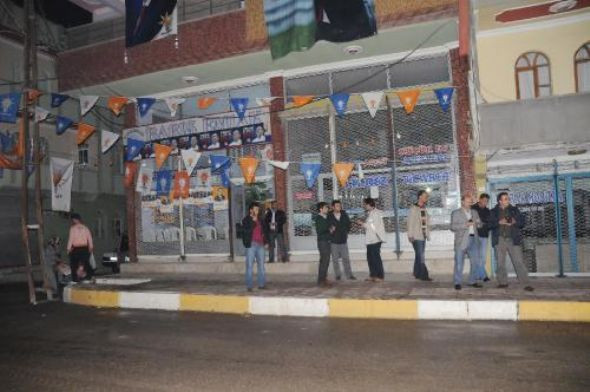 Ak Parti seçim bürosuna saldırı! - Resim: 4