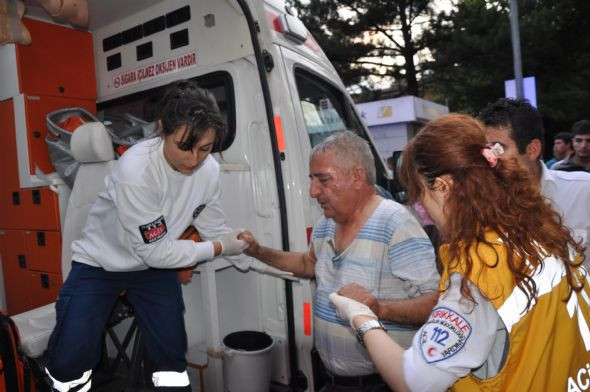 Mısır alırken kıyafetleri alev aldı - Resim: 2