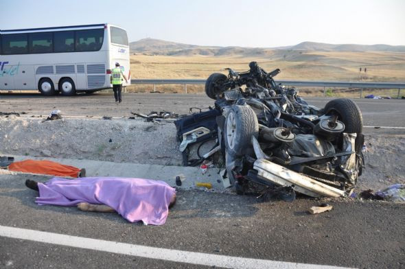 Aşırı hız bir aileyi paramparça etti - Resim: 2