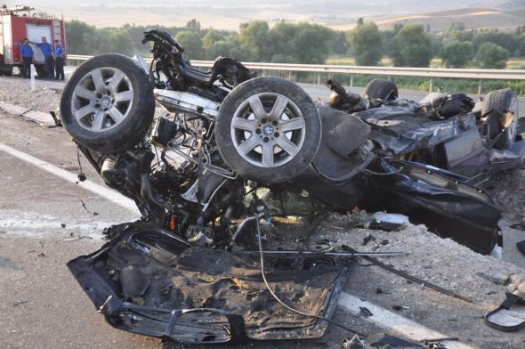 Aşırı hız bir aileyi paramparça etti - Resim: 4