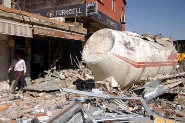 Fereni boşalan kamyon dehşet saçtı - Resim: 3